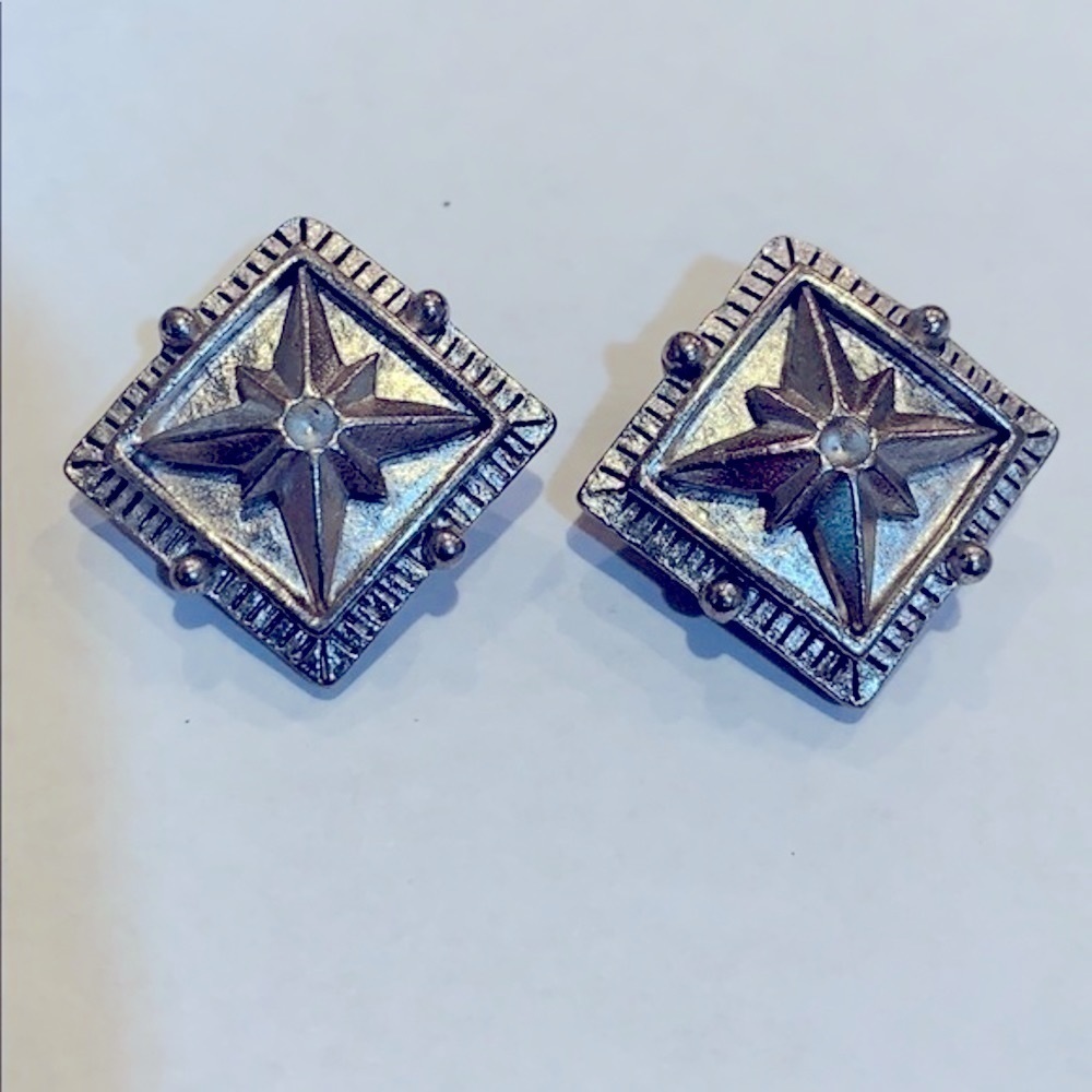 FREE w/any purchase Mid century clip on diamond square chunky